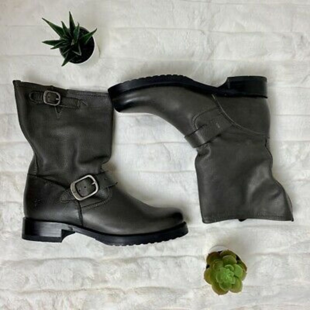 Frye Women’s Gray Leather Boots NWOT Size 8